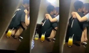 Tuổi mới lớn đi cà phê các em cởi đồ chịch vô tư